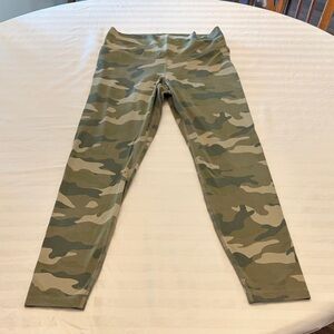Old Navy Powerchill Extra High-rise Camouflage Leggings - Green and Tan